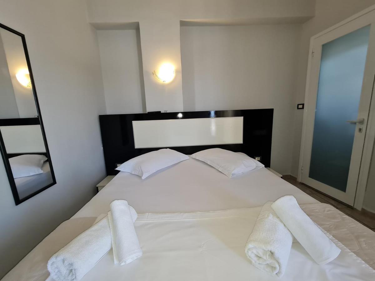 Hotel Ardiani คซามิล ภายนอก รูปภาพ