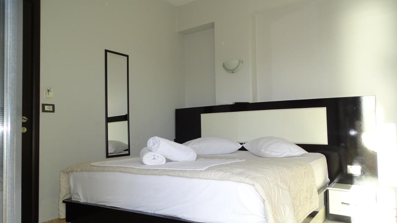 Hotel Ardiani คซามิล ภายนอก รูปภาพ